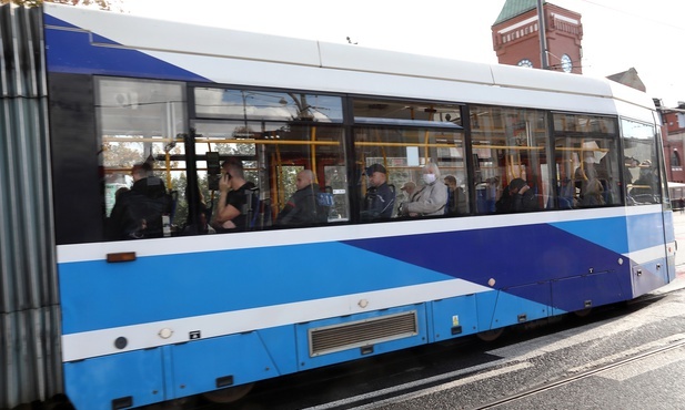 Włochy. Od 1 października bez maseczki w autobusie i pociągu