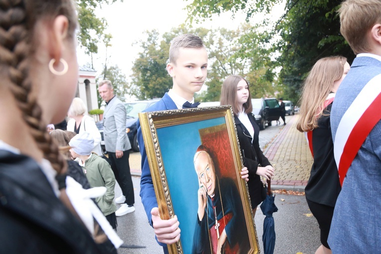 Olesno. Nadanie szkole im. bł. kard Stefana Wyszyńskiego 