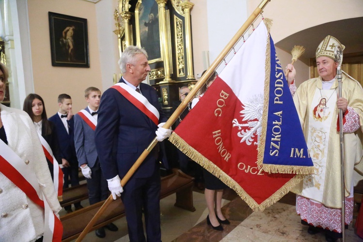 Olesno. Nadanie szkole im. bł. kard Stefana Wyszyńskiego 