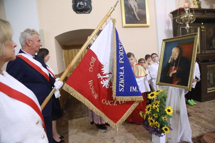 Olesno. Nadanie szkole im. bł. kard Stefana Wyszyńskiego 