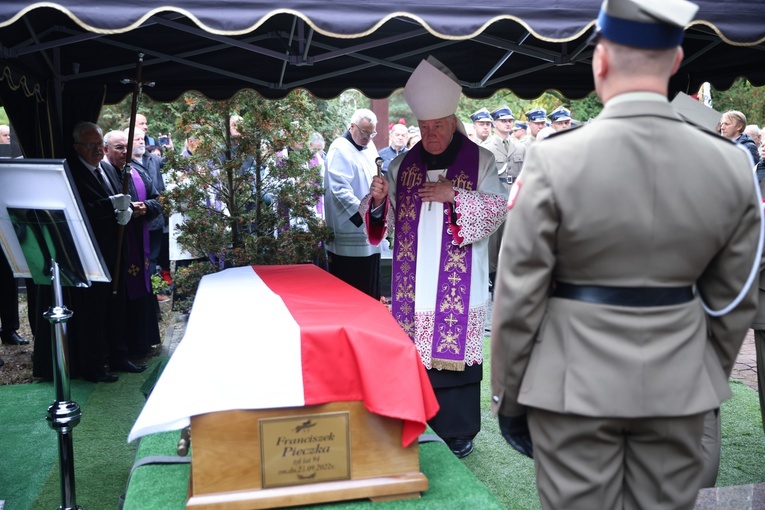 Franciszek Pieczka spoczął na cmentarzu w Aleksandrowie