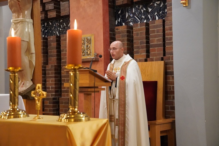 Wprowadzenie relikwii św. Jana Pawła II do parafii we Wrocławiu-Strachocinie