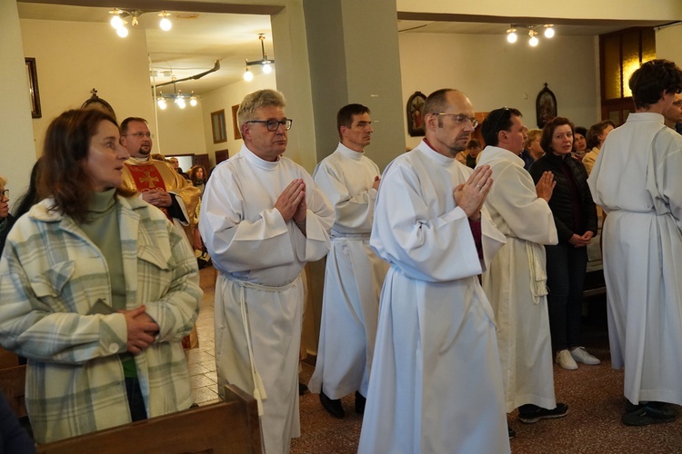 Wprowadzenie relikwii św. Jana Pawła II do parafii we Wrocławiu-Strachocinie