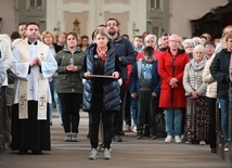 Bardo. Róże wypełniły bazylikę po brzegi