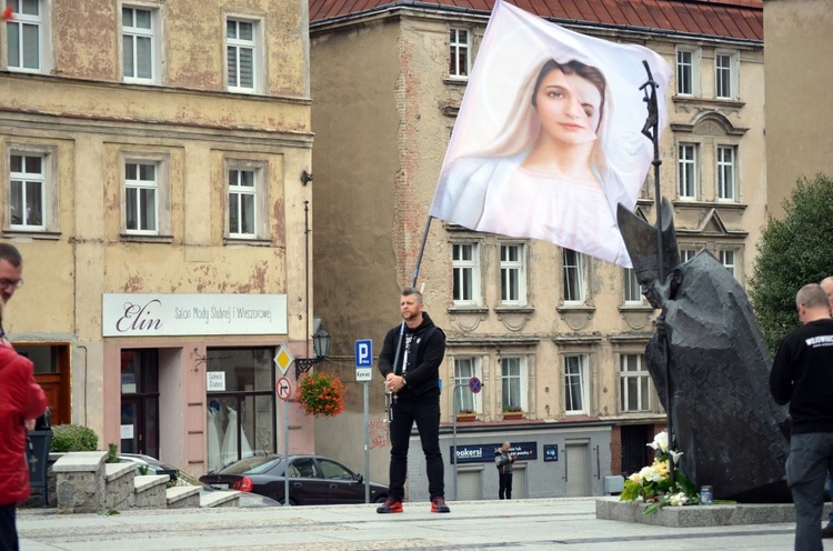 Świdnica. Różańcową modlitwę zaczęli na ulicy