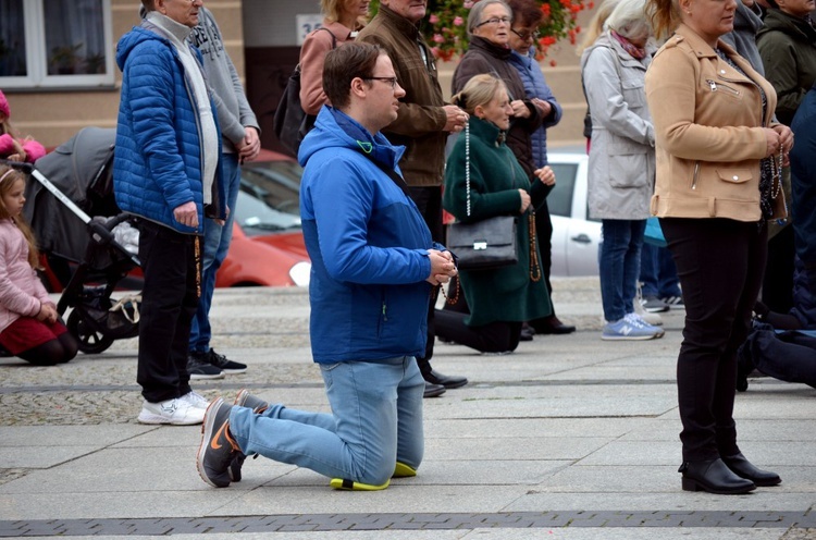 Świdnica. Różańcową modlitwę zaczęli na ulicy