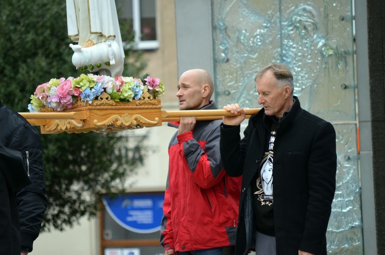 Świdnica. Różańcową modlitwę zaczęli na ulicy