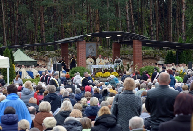 Pielgrzymka Kół Żywego Różańca do Wysokiego Koła