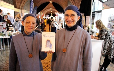 Żebrzące siostry wydały książkę o swojej misji. "To zbiór poruszających świadectw”