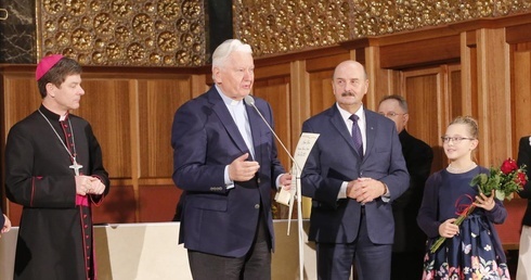 W katedrze polowej wręczono Feniksy