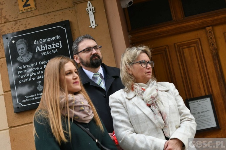 Świebodzin. Tablica poświęcona twórczyni diecezjalnego poradnictwa rodzinnego 