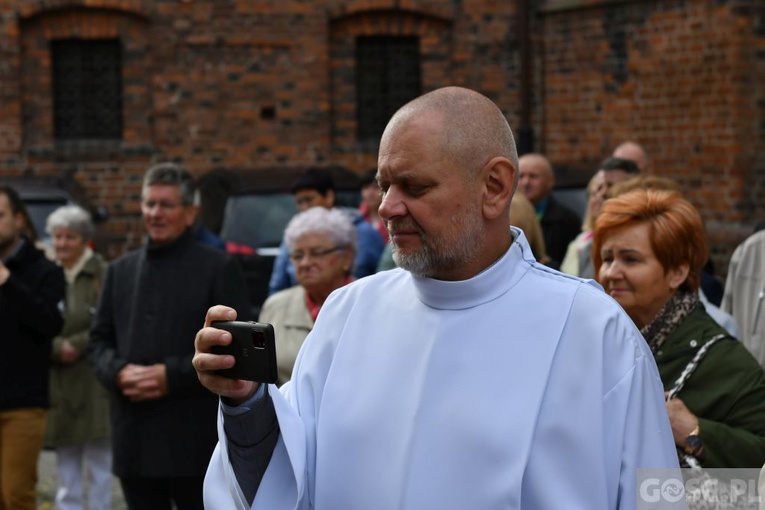 Świebodzin. Tablica poświęcona twórczyni diecezjalnego poradnictwa rodzinnego 