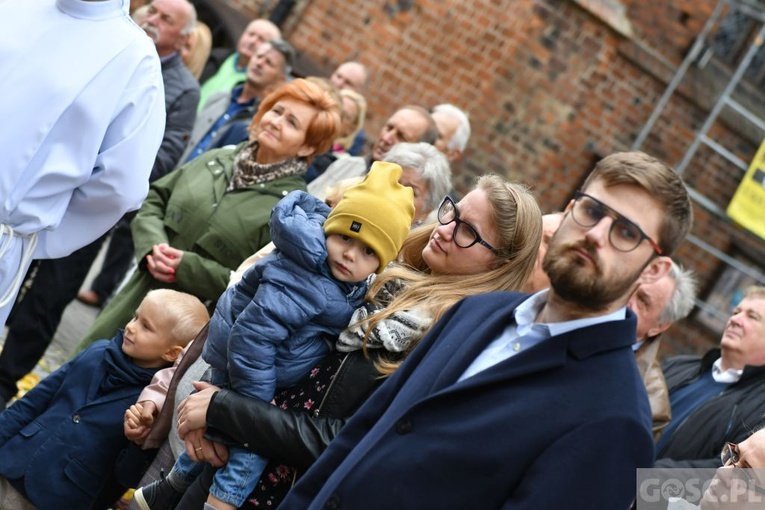 Świebodzin. Tablica poświęcona twórczyni diecezjalnego poradnictwa rodzinnego 