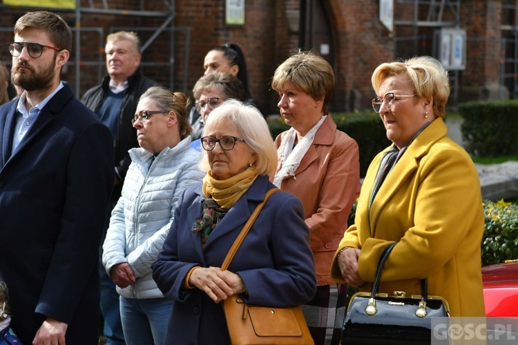 Świebodzin. Tablica poświęcona twórczyni diecezjalnego poradnictwa rodzinnego 