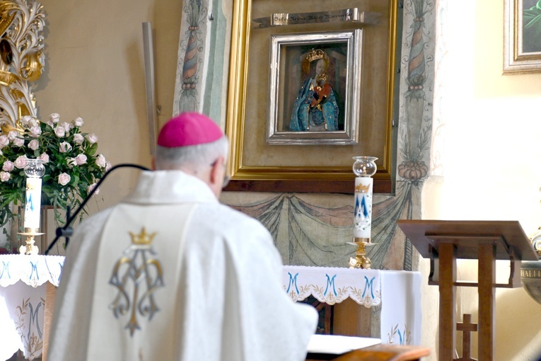 Na zakończenie uroczystości bp Marek Mendyk zawierzył po raz kolejny diecezję opiece Matki Najświętszej.