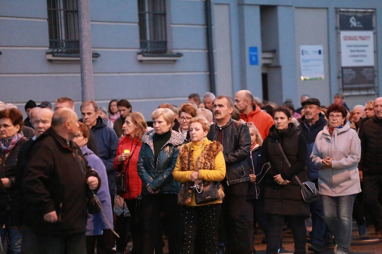 Tarnów. Procesja różańcowa