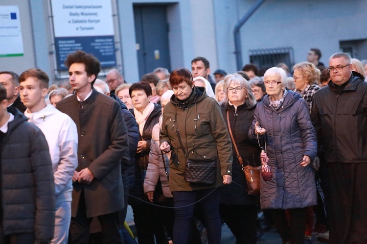 Tarnów. Procesja różańcowa