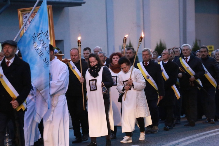 Tarnów. Procesja różańcowa