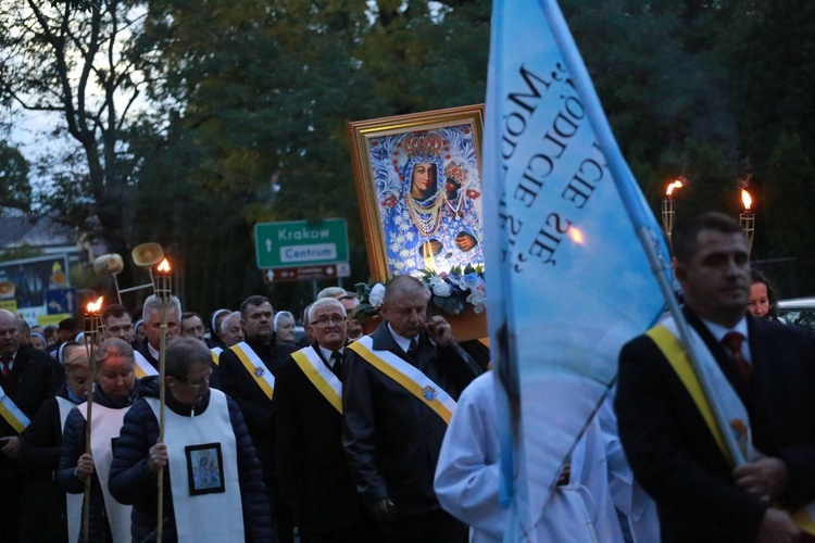 Tarnów. Procesja różańcowa