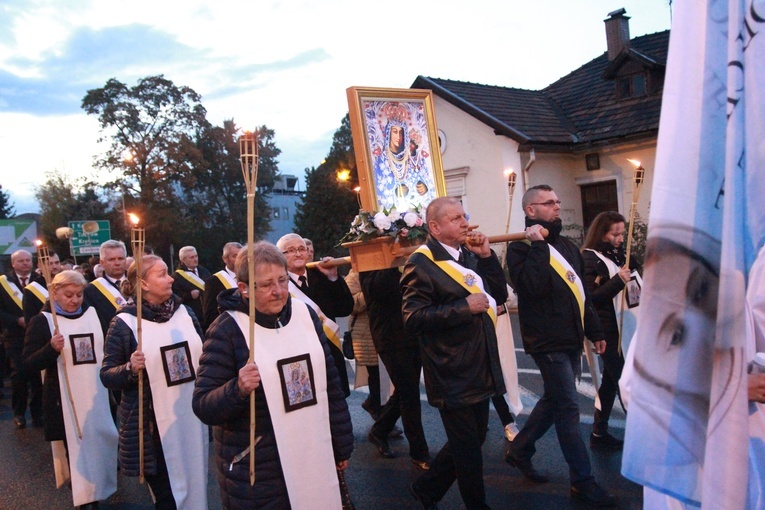 Tarnów. Procesja różańcowa