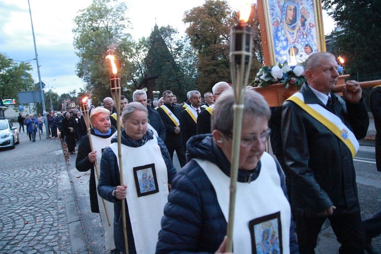 Tarnów. Procesja różańcowa