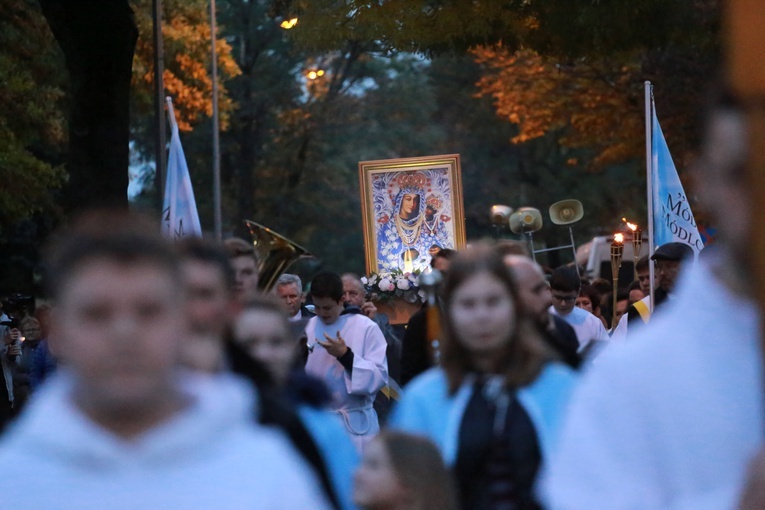 Tarnów. Procesja różańcowa