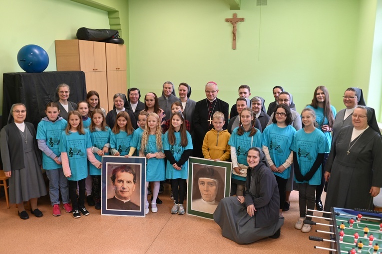 Poświęcenie odnowionego oratorium w Dzierżoniowie