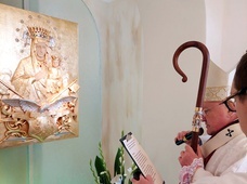 Poświęcenie kaplicy Matki Bożej Królowej Korony Polskiej w kościele "na górce"