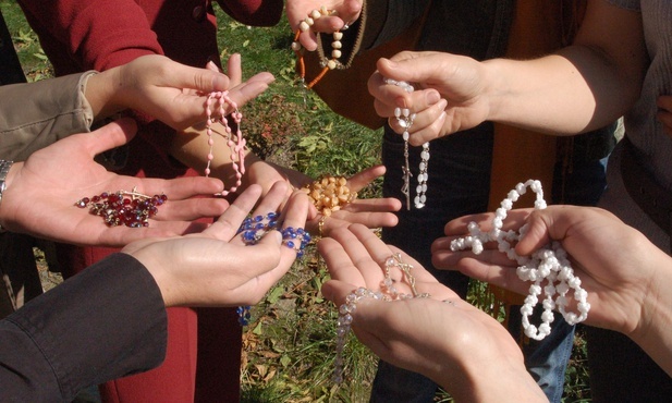 Różaniec jest modlitwą dla każdego.