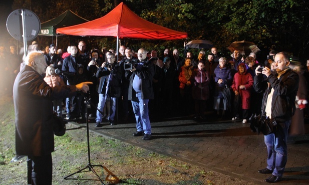 Sławny aktor postawił kapliczkę w Pilźnie