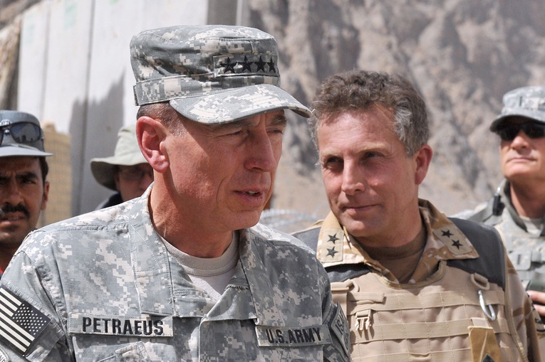 Gen. Petraeus przewiduje: Jeśli Putin użyje broni jądrowej, USA zniszczą rosyjskie jednostki na Ukrainie