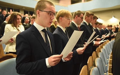 Podczas inauguracji studenckie ślubowanie złożyli klerycy I roku WSD oraz osoby świeckie.