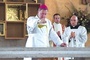 W ołtarzu umieszczono relikwie św. Jana Pawła II.
