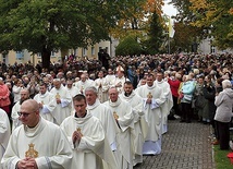 Tegoroczne pielgrzymowanie było dziękczynieniem za majową beatyfikację Pauliny Jaricot, założycielki Dzieła Rozkrzewiania Wiary i Żywego Różańca.