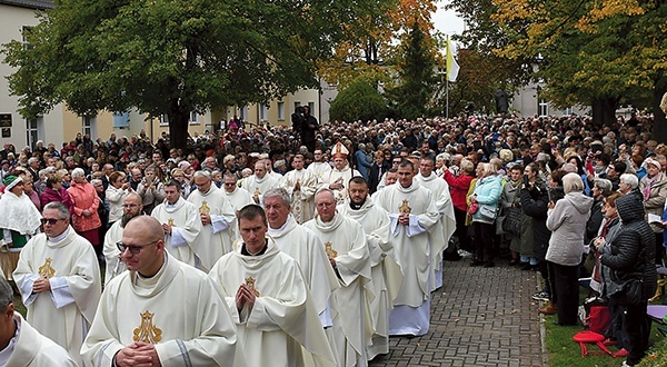 Tegoroczne pielgrzymowanie było dziękczynieniem za majową beatyfikację Pauliny Jaricot, założycielki Dzieła Rozkrzewiania Wiary i Żywego Różańca.