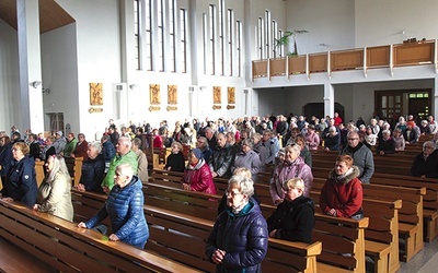 ▲	Zakonnik podjął się naukowego zbadania naszej popandemicznej pobożności. 