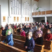 ▲	Zakonnik podjął się naukowego zbadania naszej popandemicznej pobożności. 