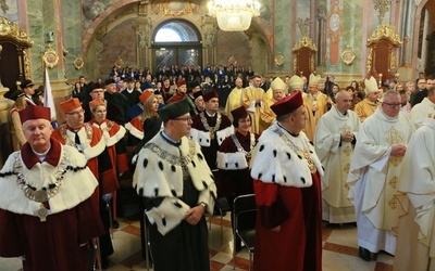 Eucharystia w katedrze z udziałem władz lubelskich uczelni.