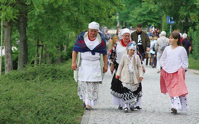 O klimacie dawnej wspólnoty i pracach wykonywanych wspólnie przypominają wydarzenia organizowane m.in. w sierpeckim skansenie.