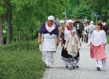 O klimacie dawnej wspólnoty i pracach wykonywanych wspólnie przypominają wydarzenia organizowane m.in. w sierpeckim skansenie.