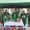 Eucharystia w intencji pomordowanych odprawiona została przy ich mogile.