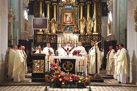 Dziękczynnej Eucharystii  przewodniczył prowincjał zgromadzenia.