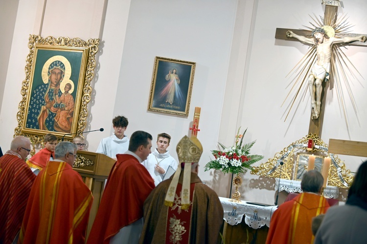 Rozpoczęcie peregrynacji symboli ŚDM w diecezji świdnickiej