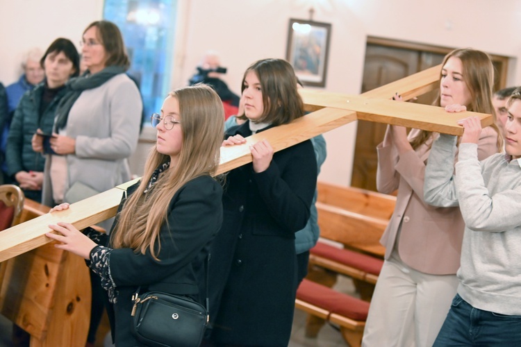 Rozpoczęcie peregrynacji symboli ŚDM w diecezji świdnickiej