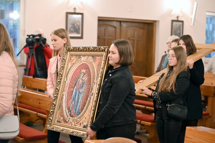 Rozpoczęcie peregrynacji symboli ŚDM w diecezji świdnickiej