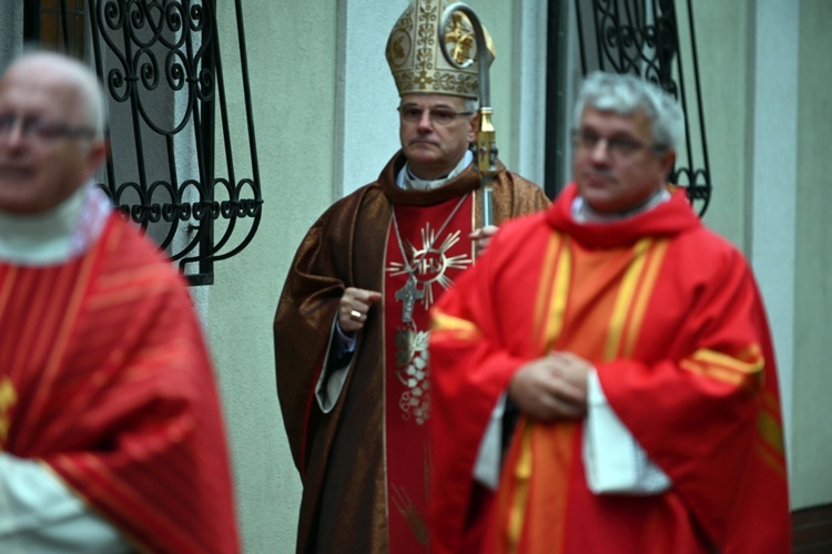 Rozpoczęcie peregrynacji symboli ŚDM w diecezji świdnickiej