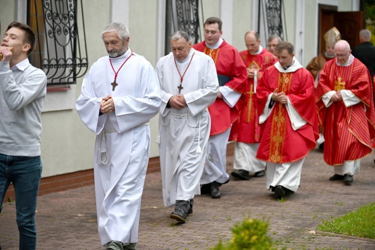 Rozpoczęcie peregrynacji symboli ŚDM w diecezji świdnickiej