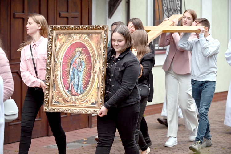 Rozpoczęcie peregrynacji symboli ŚDM w diecezji świdnickiej