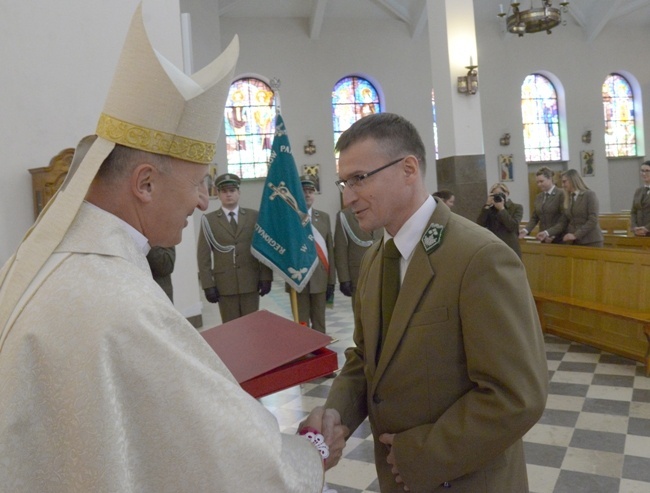 Leśnicy w skarżyskiej Ostrej Bramie