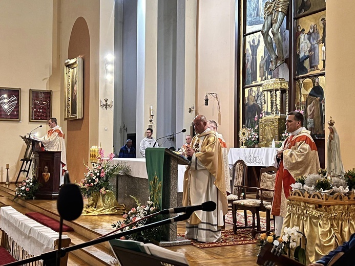 W Wałbrzychu odpustowej Mszy św. przewodniczył o. Kamil Szymczak, pallotyn i były proboszcz parafii.